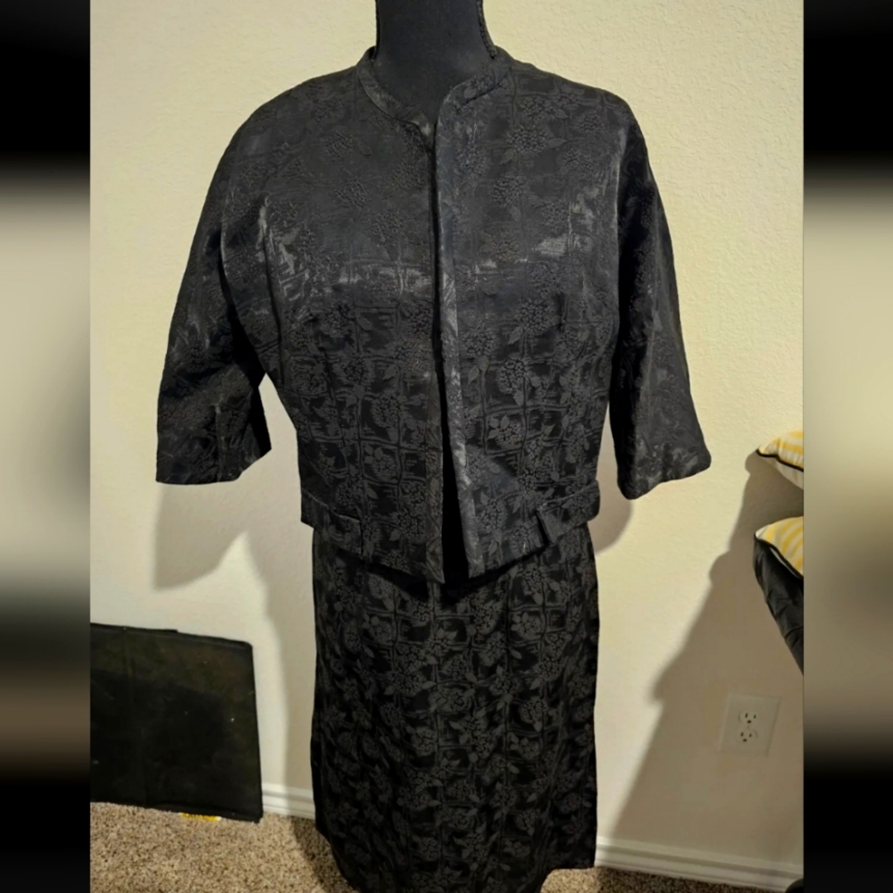 Neiman Marcus 2 pc Dress Suit Size Jacket Beaded Ribbon